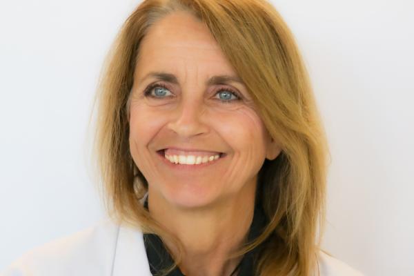 La Dra. Montserrat Bernabeu, reconeguda amb el Premi a l’Excel·lència Professional del Col·legi de Metges de Barcelona