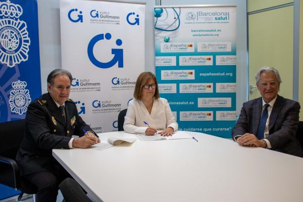  La Policía Nacional y el Institut Guttmann firman un convenio de colaboración para favorecer la renovación del DNI y pasaporte a pacientes ingresados y familias