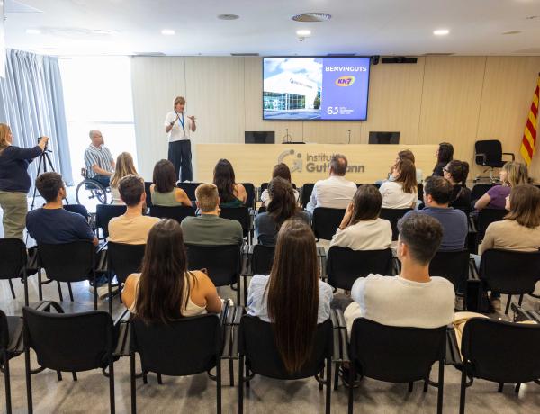 KH Lloreda promotes adapted sports at the Institute Guttmann with a solidarity donation