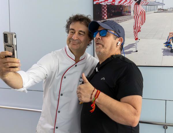 Chef Pepe Rodríguez of Masterchef visits the Institute Guttmann and prepares a tasting menu as part of the 60th anniversary