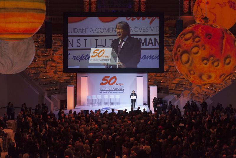 Más de un millar de personas acompañan al Institut Guttmann en la ceremonia institucional de celebración y clausura de los actos del 50 aniversario