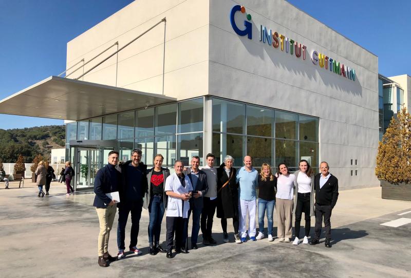 representants del coe a la porta de l'hospital 