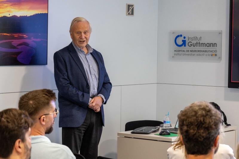 James Fawcett, Chair of the Brain Repair Center at Cambridge University, visits the Institut Guttmann 